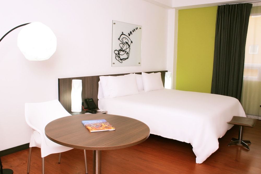 Standard Room, 1 King Bed photo 1