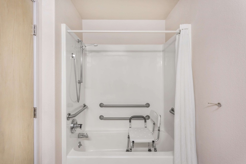 Room, 1 Queen Bed, Accessible, Non Smoking (Mobility Bathtub w/Grab Bars) - Photo 2