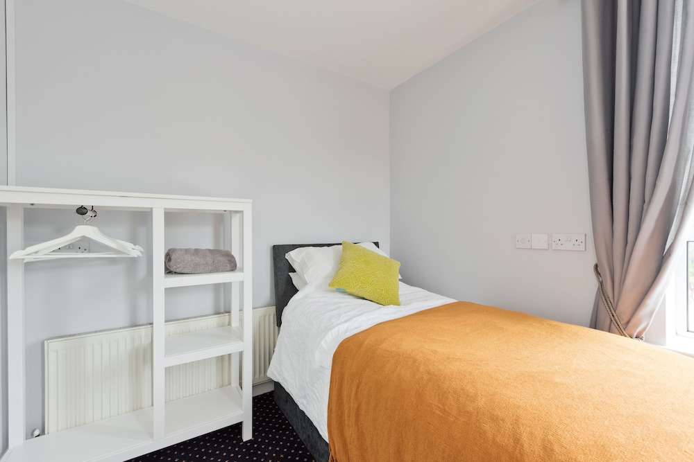 Twin Ensuite - Room 1 photo 3