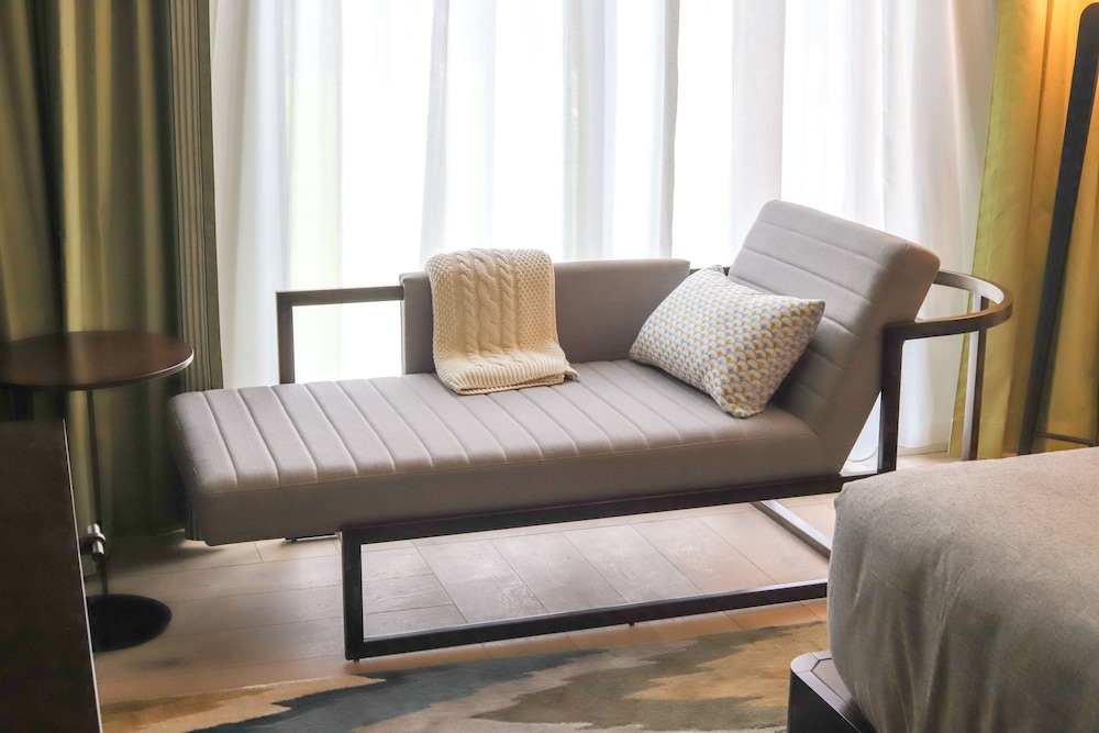 Premium Room, 1 King Bed, Balcony - Photo 7