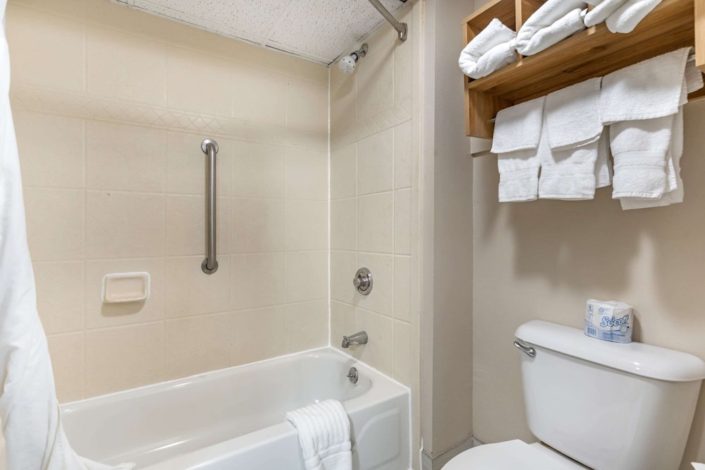 Suite, 2 Double Beds, Non Smoking, Patio - Photo 2