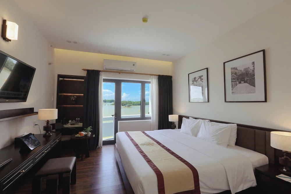 Premier Room, 1 Queen Bed, River View