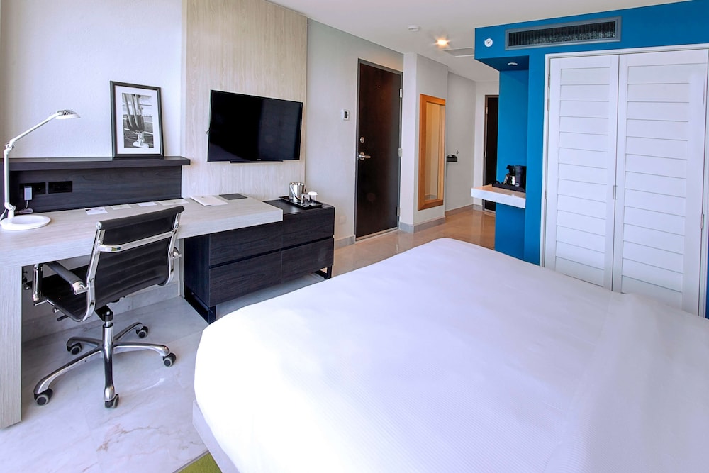 Room, 1 Double Bed, Accessible, Non Smoking (Beach View)