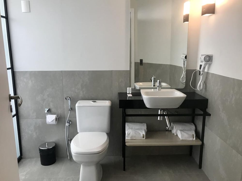 Suite - Photo 10