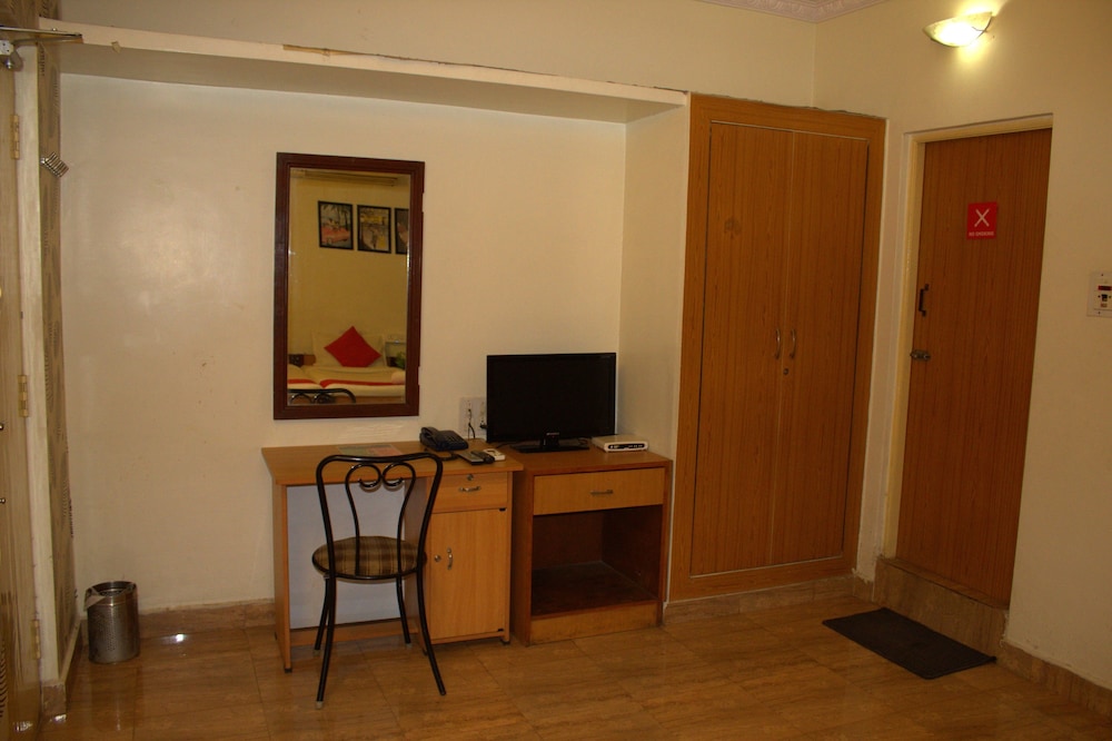 Deluxe Room - Photo 10