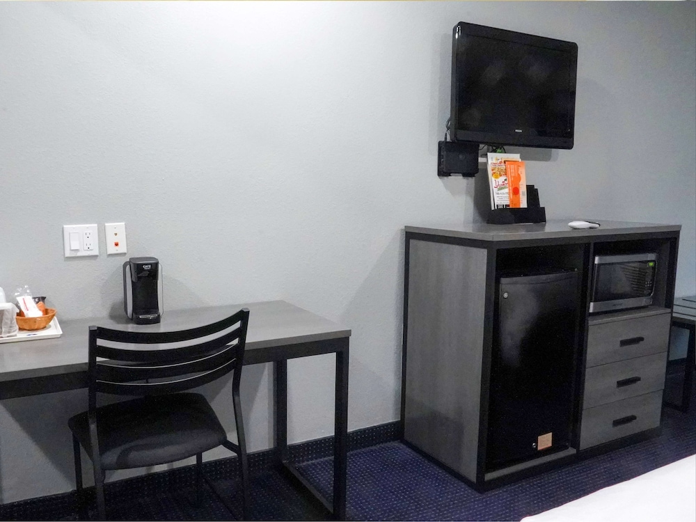 Suite, 2 Queen Beds, Non Smoking - Photo 6