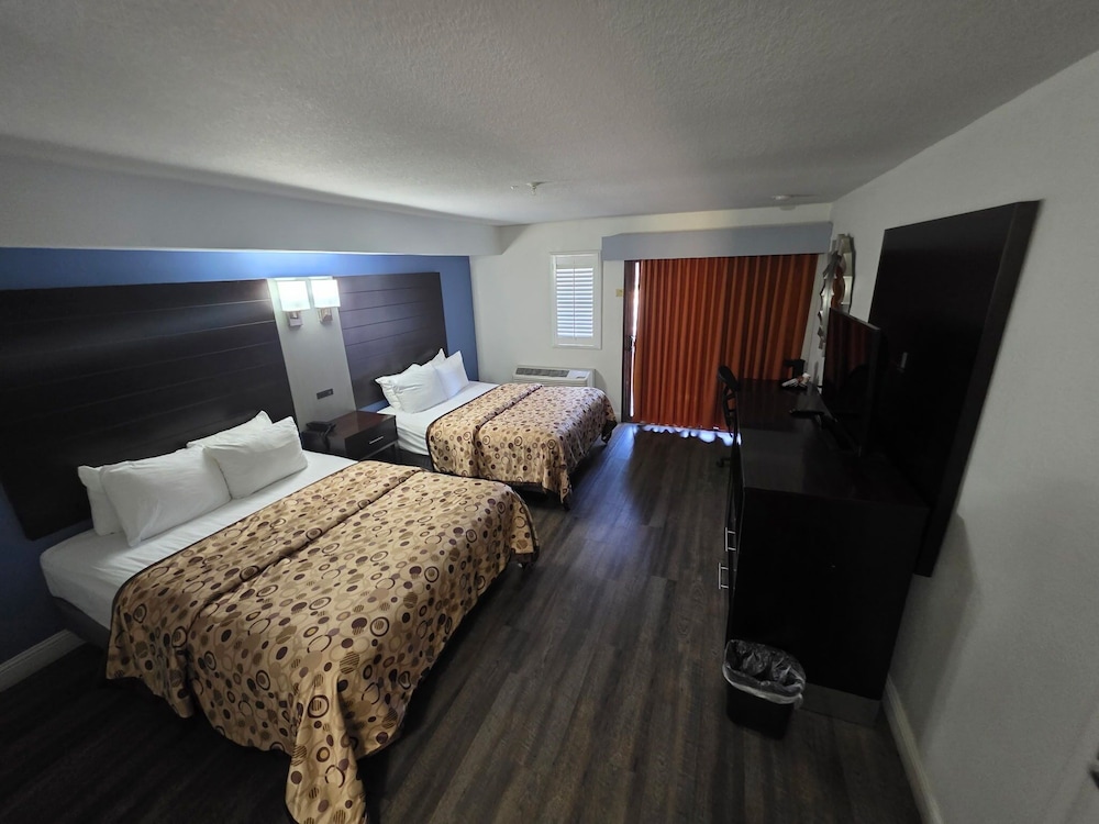 Deluxe Studio Suite photo 2