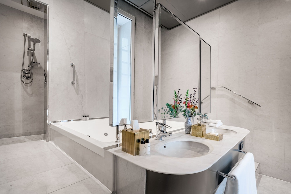 Royal Suite, 2 Bedrooms, Garden View thumbnail 6