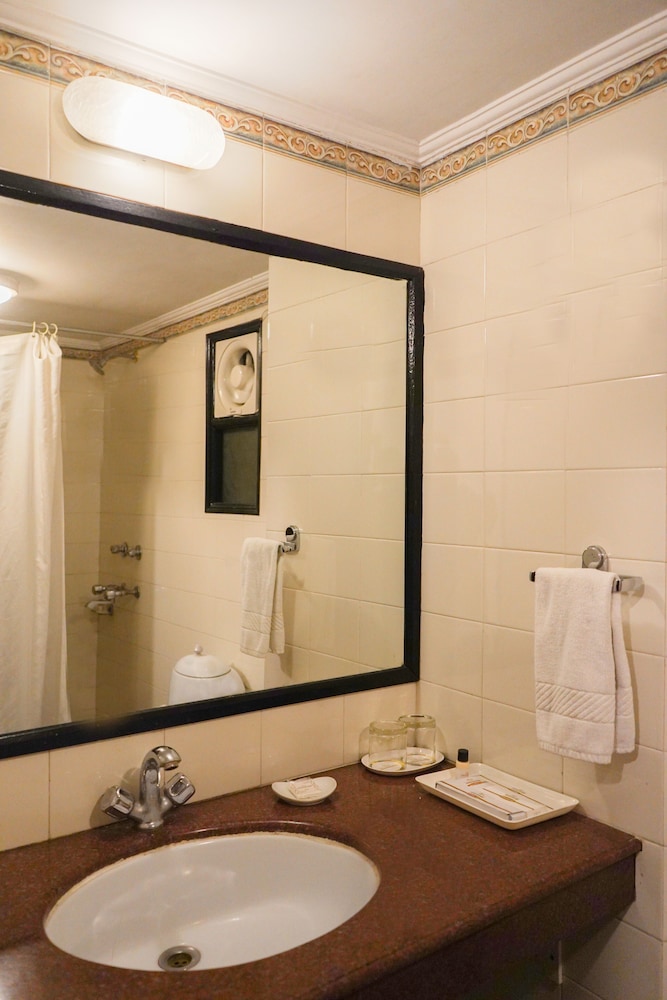 Deluxe Room - Photo 2