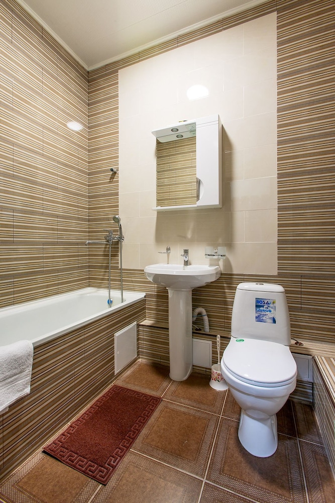 Economy Triple Room, 3 Twin Beds, Non Smoking, City View photo 3