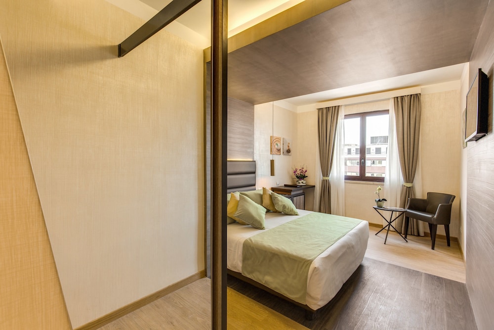 Classic Double Room thumbnail 6