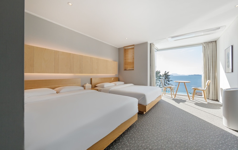 Club Hotel C