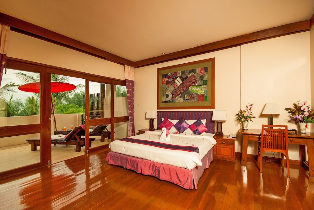 Deluxe Double Room, 1 King Bed, Balcony, Garden View