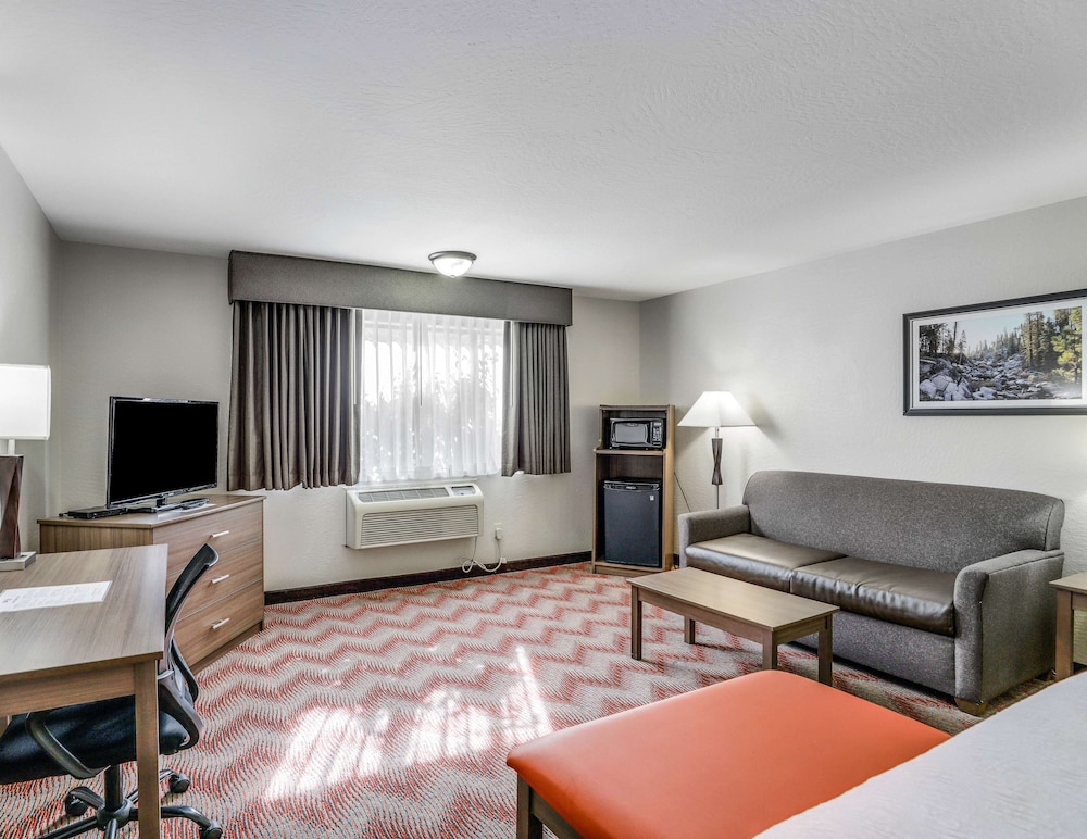 Standard Room, 1 King Bed, Non Smoking, Microwave (Oversized Room) - Photo 2