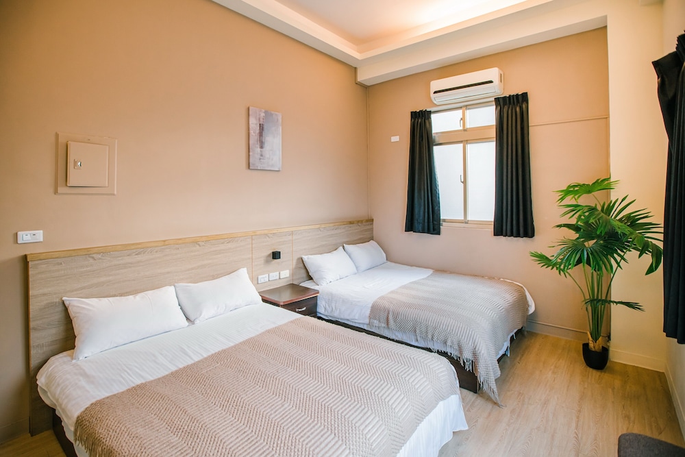 Standard Quadruple Room - Photo 10