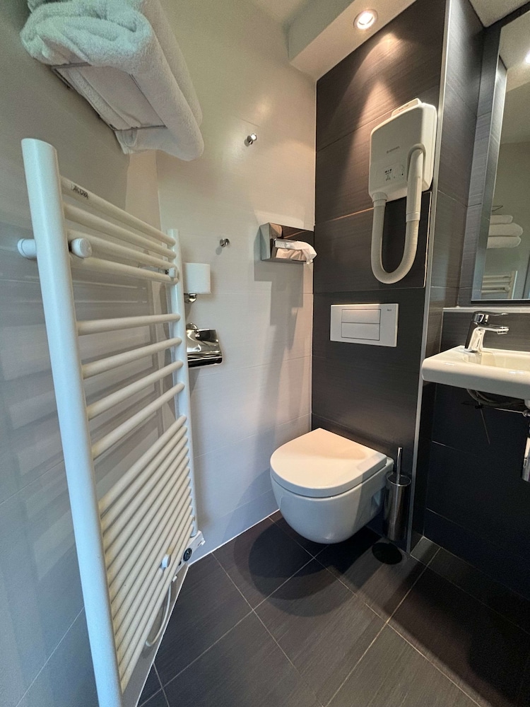 Standard Triple Room, Multiple Beds photo 3