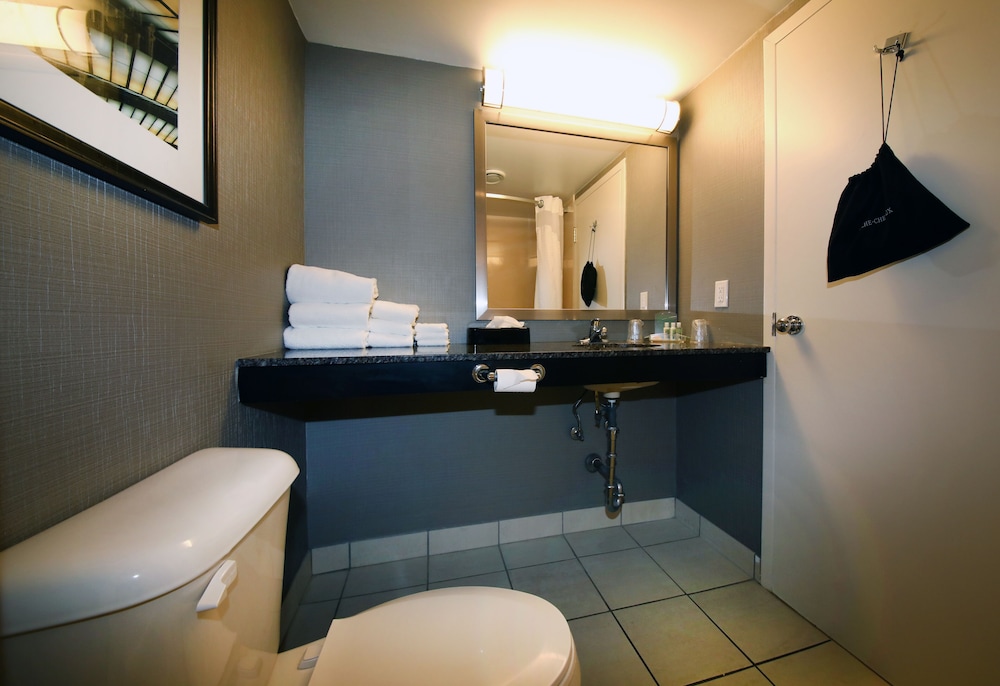 Standard Room, 2 Queen Beds, River View photo 2