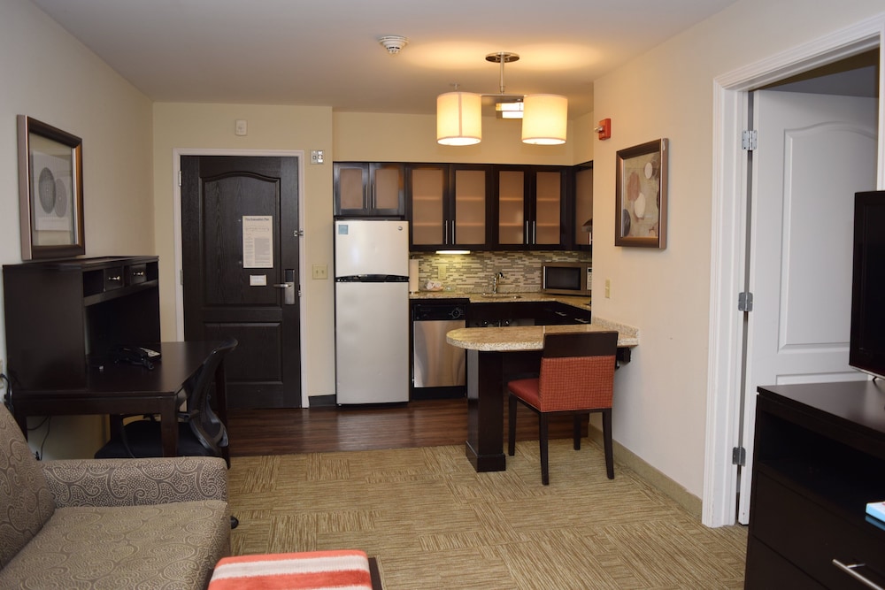 Suite, 1 Bedroom, Accessible, Non Smoking (Kitchen, Accessible Bathtub) - Photo 11