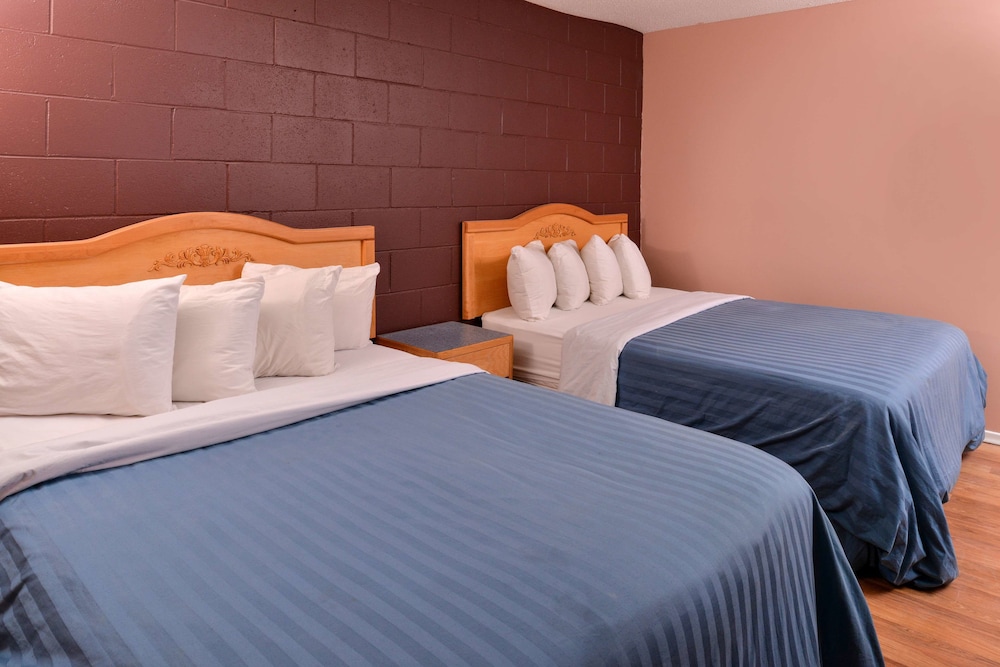 Suite, 2 Queen Beds, Non Smoking - Photo 4