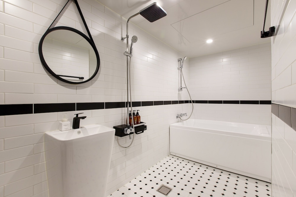 Suite Twin - Photo 18