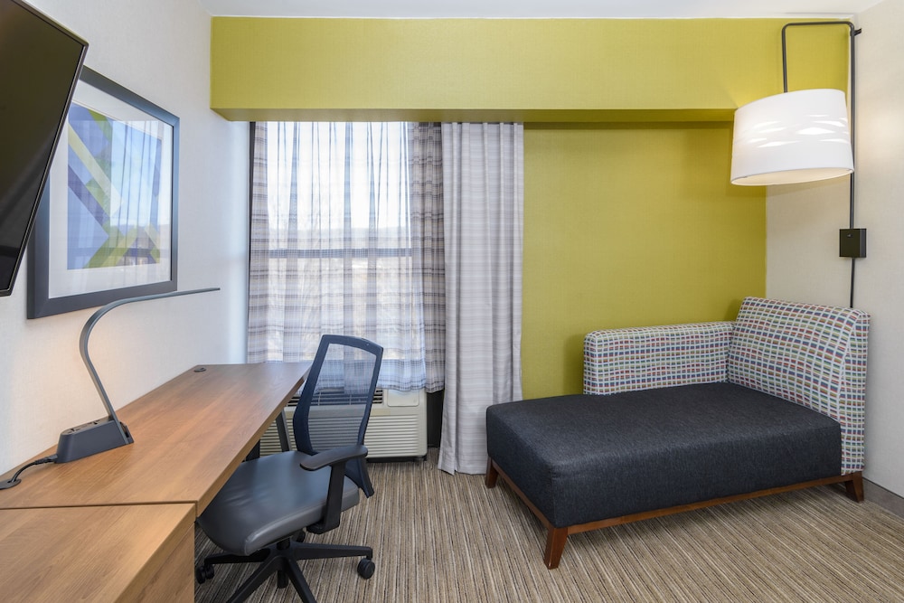 Standard Room, 1 King Bed, Accessible (Communications) - Photo 2