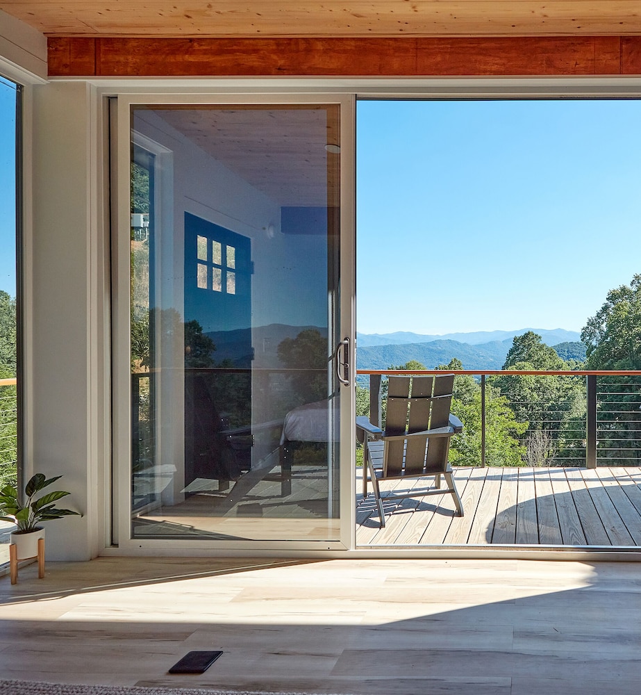 Luxe Glass Cabin + Hot Tub + Mountain View photo 1