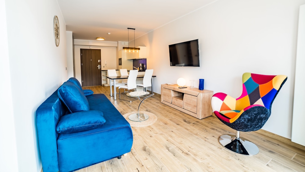 Apartment (102)