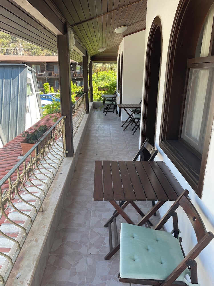Family Triple Room, 3 Twin Beds, Partial Sea View photo 3
