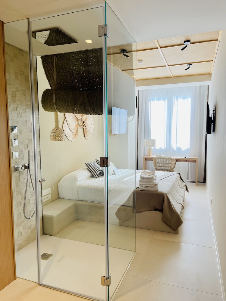 Superior Room, City View - Photo 15