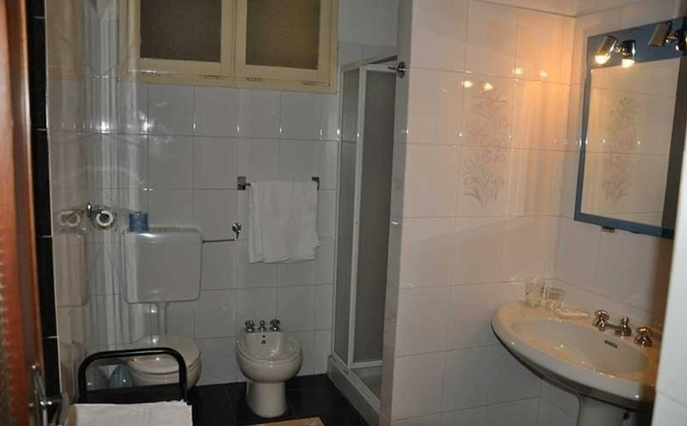 Double or Twin Room photo 3