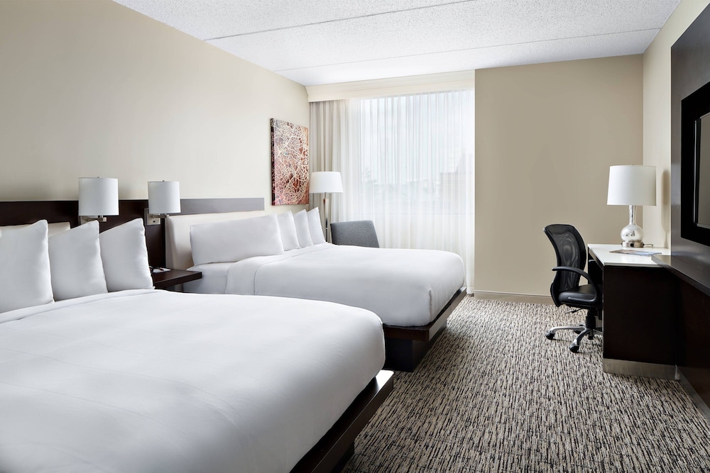 Room, 2 Queen Beds, Non Smoking - Photo 4