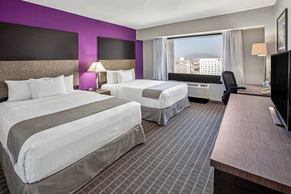 Room, 2 Queen Beds, Non Smoking - Photo 2