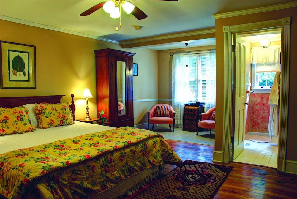 Standard Room, 1 King Bed photo 1