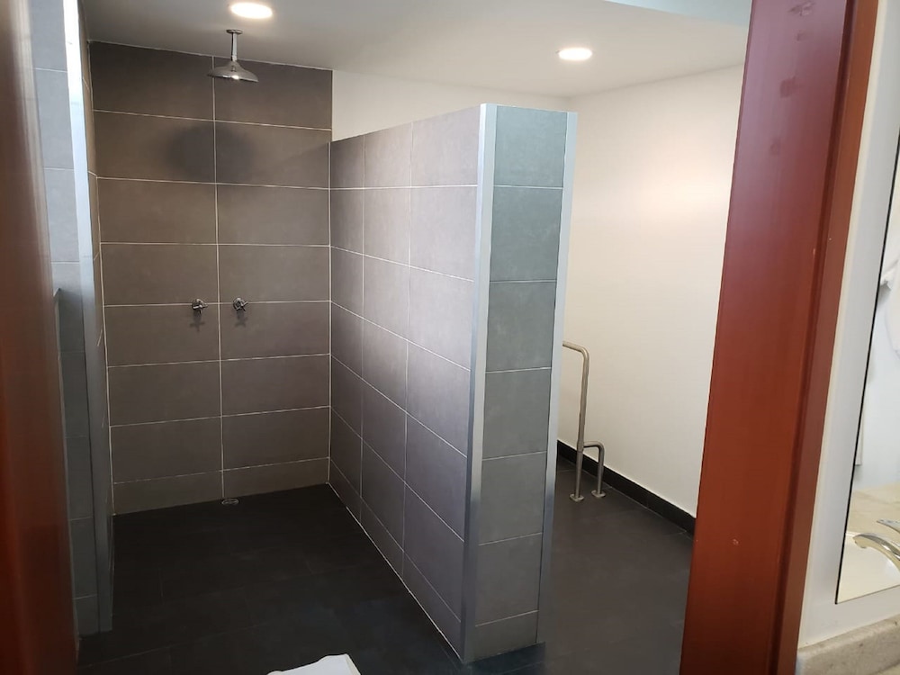 Executive Room, 2 Double Beds - Photo 8