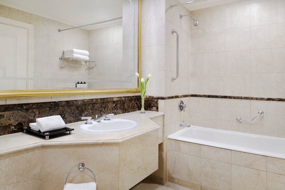 Suite, 1 Bedroom, Smoking (Living Dining) - Photo 9