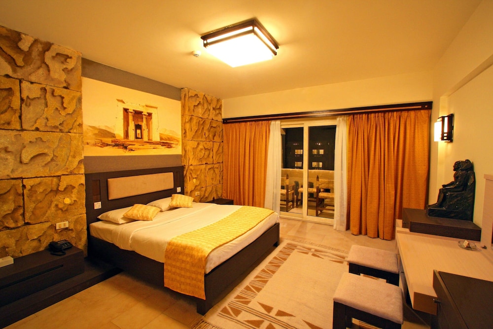 Superior Triple Room, Pool View