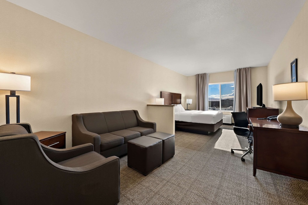Suite, 1 King Bed with Sofa bed, Non Smoking photo 1