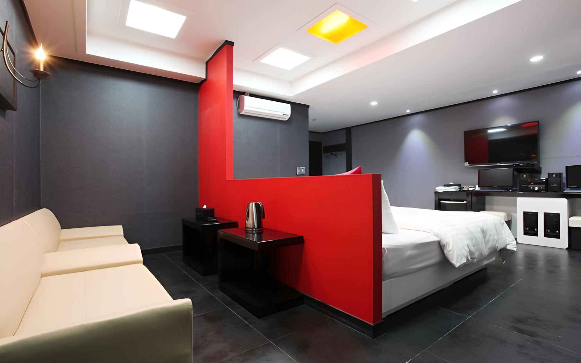 Room (Karaoke Room (Netflix Watcha Teabing ) photo 1