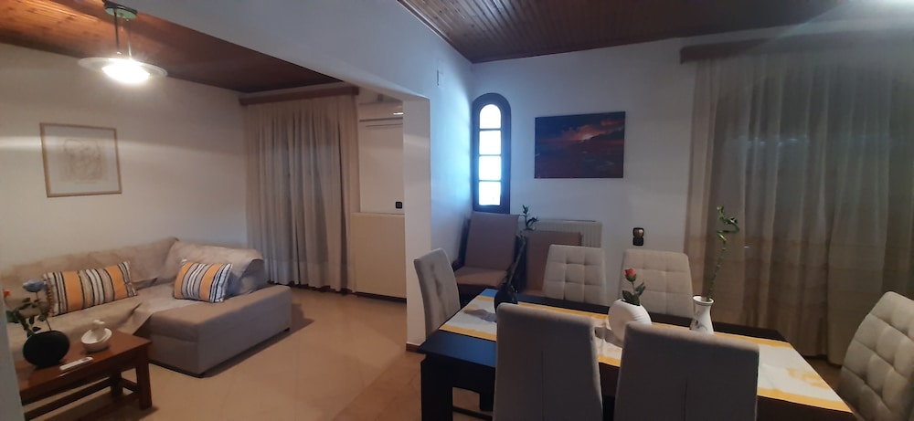 Deluxe Apartment photo 2