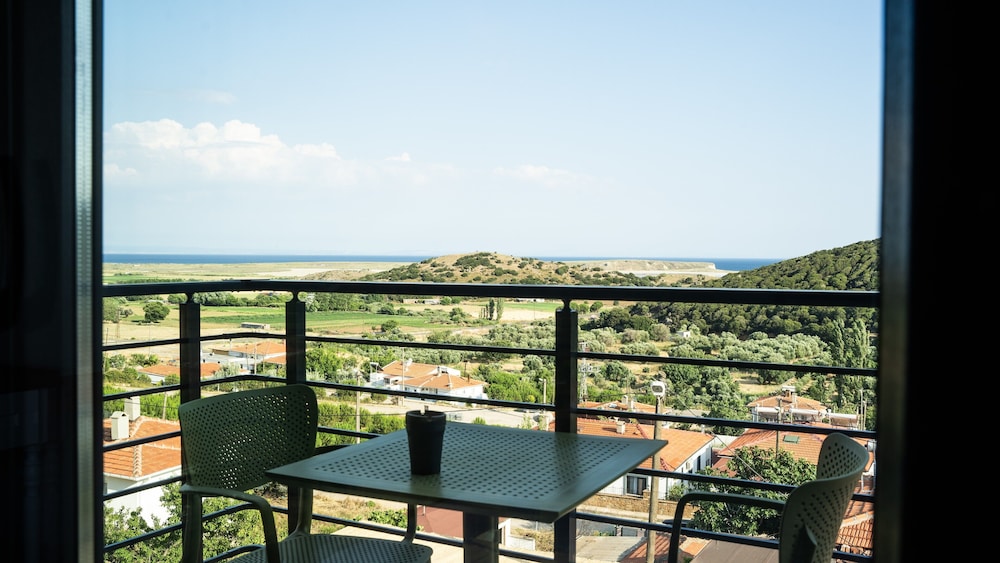Deluxe Triple Room, Balcony, Sea View - Photo 9