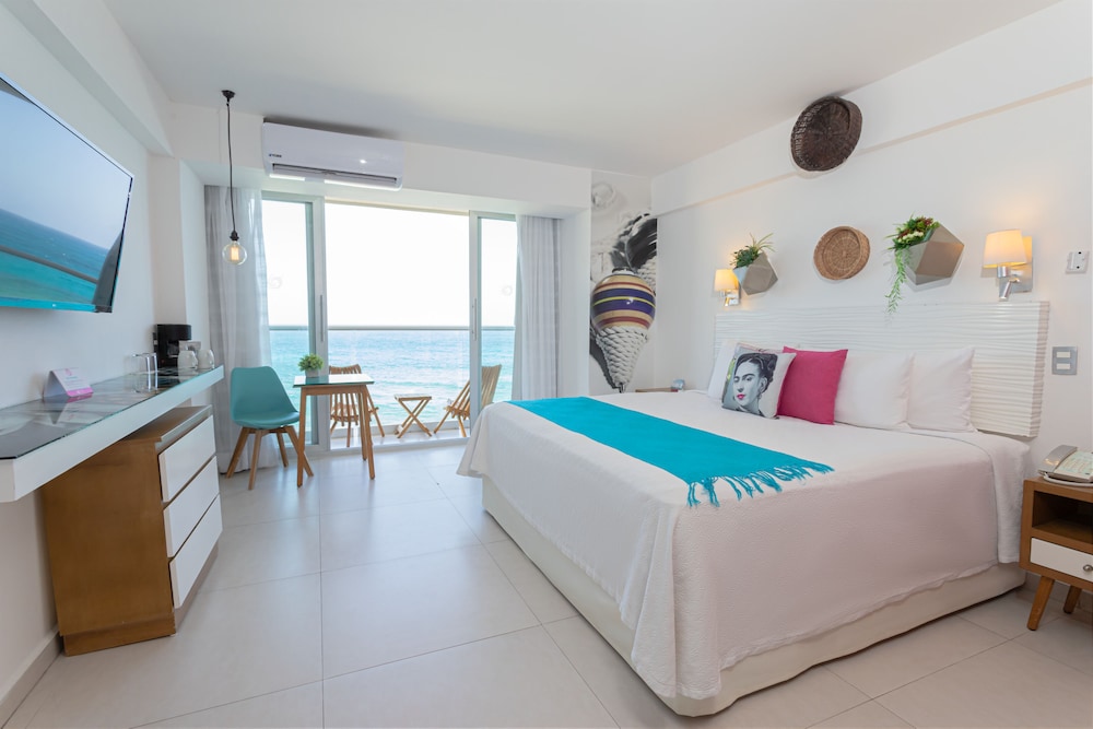 Deluxe Room, Ocean View - Photo 1