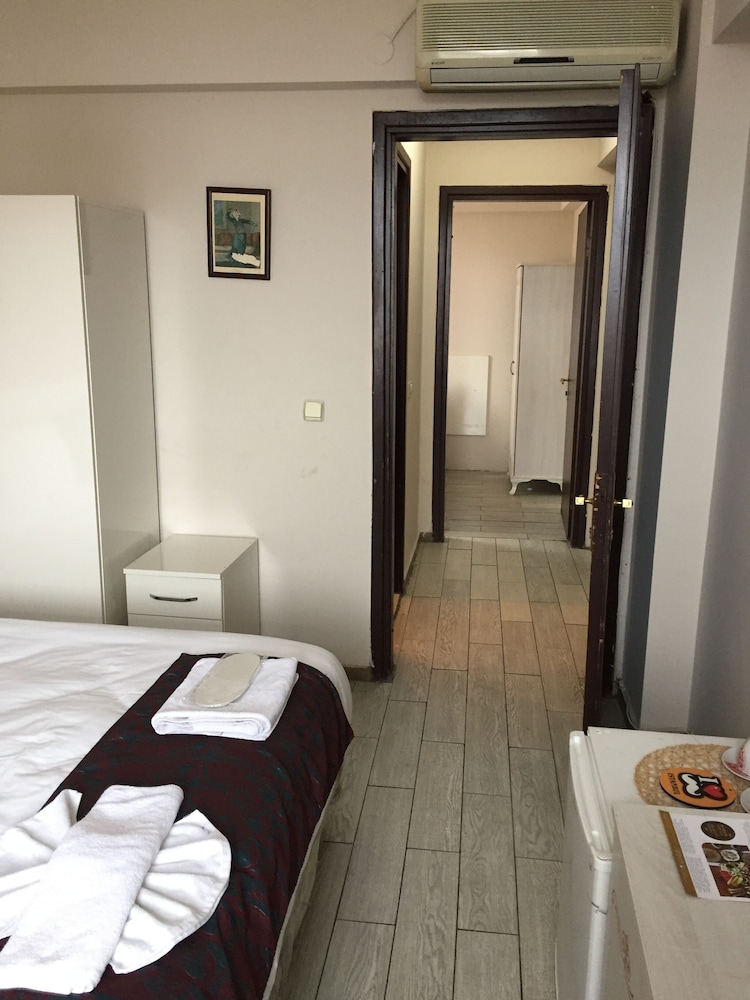 Deluxe Studio Suite photo 2
