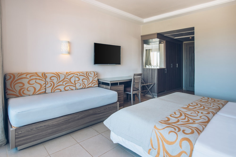 Standard Room, Connecting Rooms (2 Adults & 2 Children), photo 6