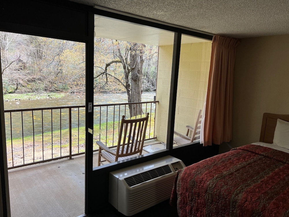 Double Room, Balcony, River View photo 2