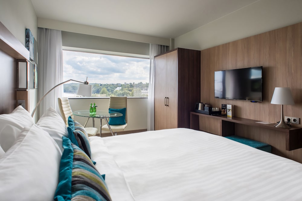 Room, 1 King Bed (View) thumbnail 6