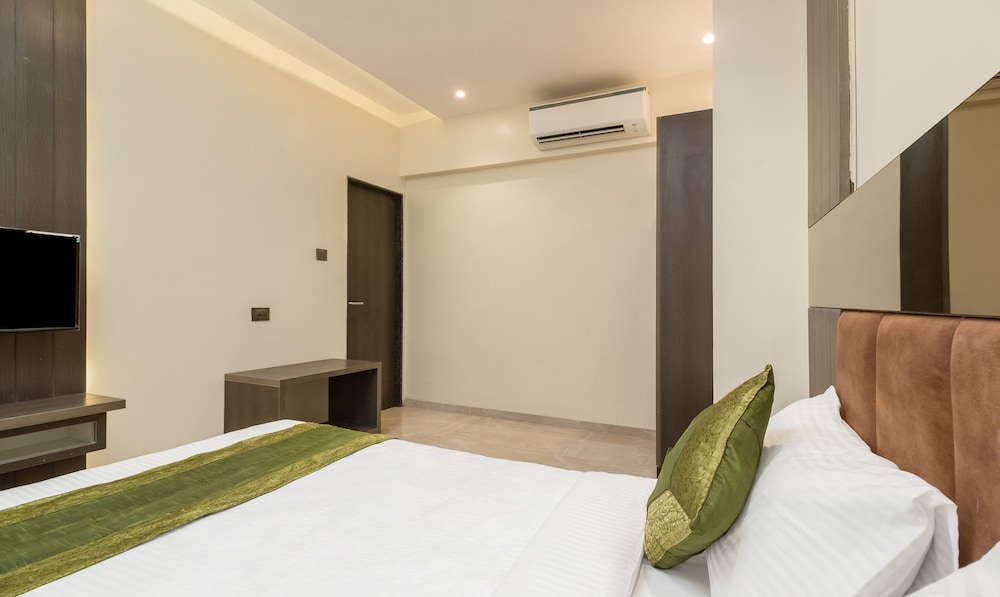 Executive Room - Photo 6
