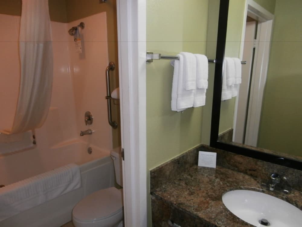 Standard Room, 2 Double Beds, Non Smoking - Photo 4
