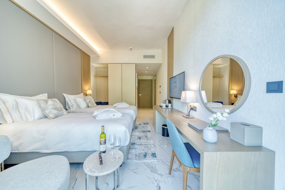 Room, 2 Twin Beds - Photo 2