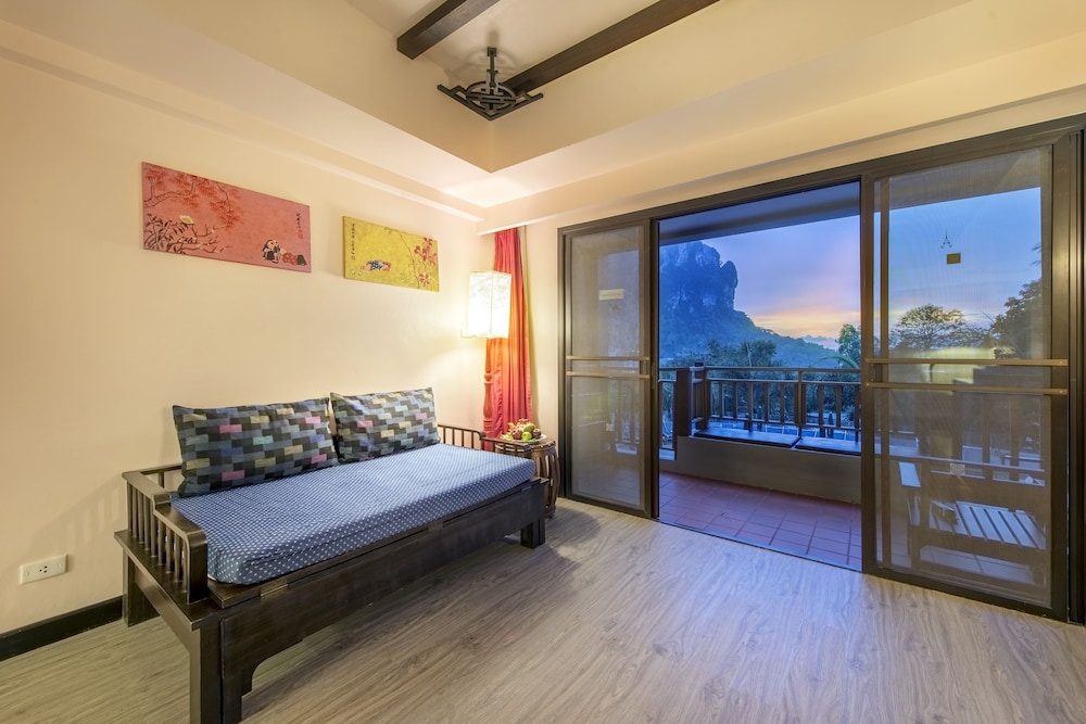 Deluxe Room - Photo 17