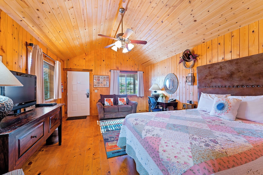 Executive Cabin, 1 Queen Bed photo 1